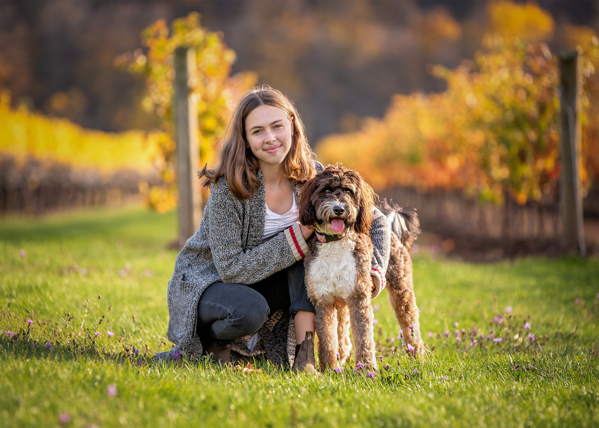 young woman and her doodle in Cave Springs Vineyard in fall with nigara dog photographer karen black