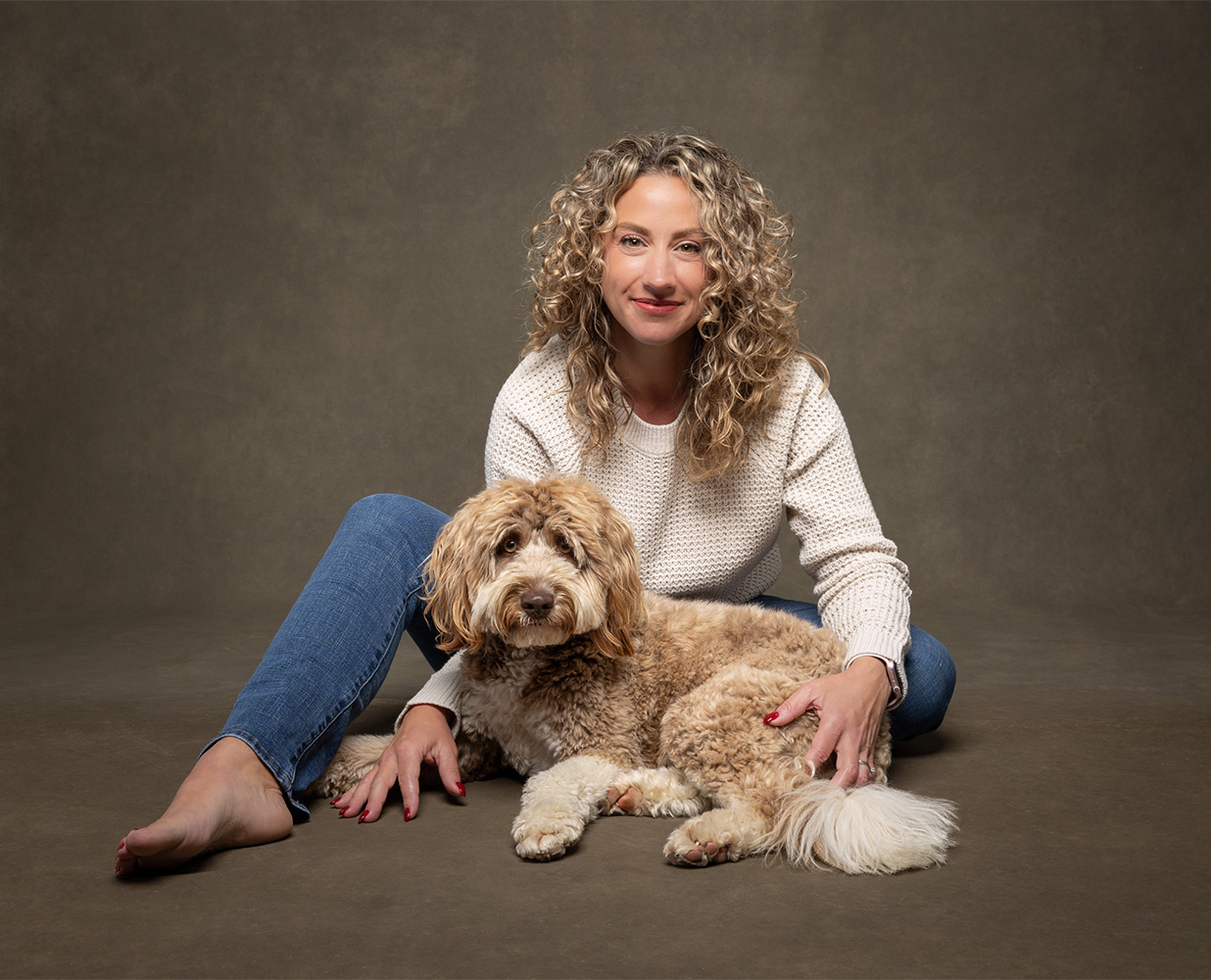 what to wear with white dogs, couple in neutrals with their Samoyeds in Grimsby