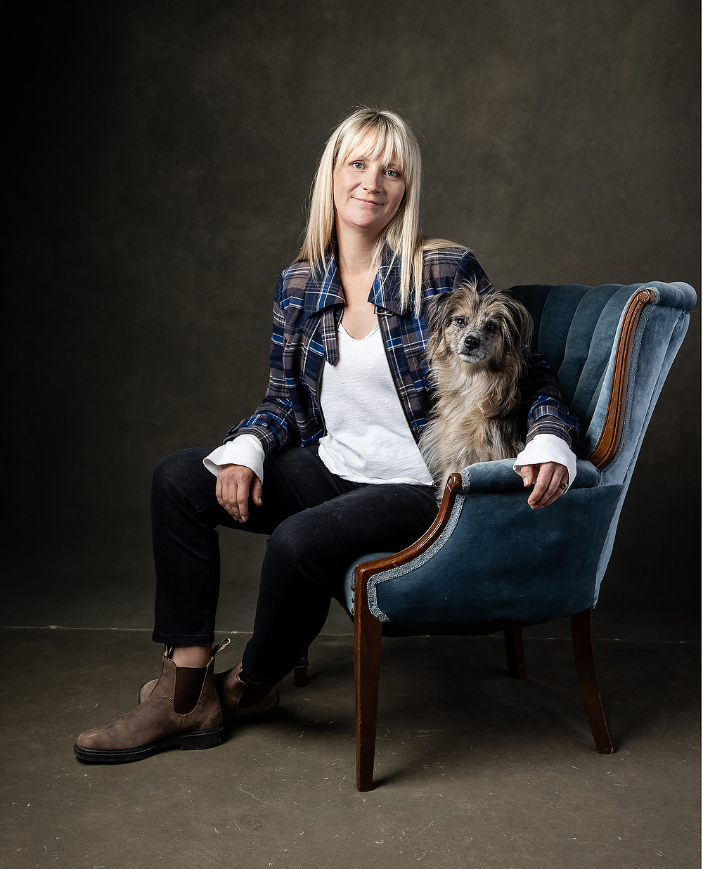 fall family photo with 3 dogs and different outfits matching the dogs colours in Dunnville ontario